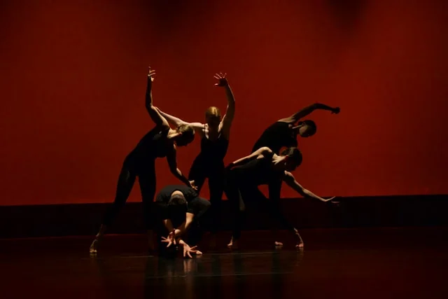 Contemporary dance class in Leicester working a travelling phrase